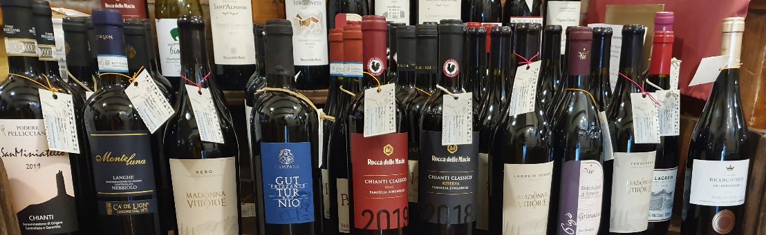 vini rossi trattoria la loggia vini esposti alla trattoria la loggia di beverino