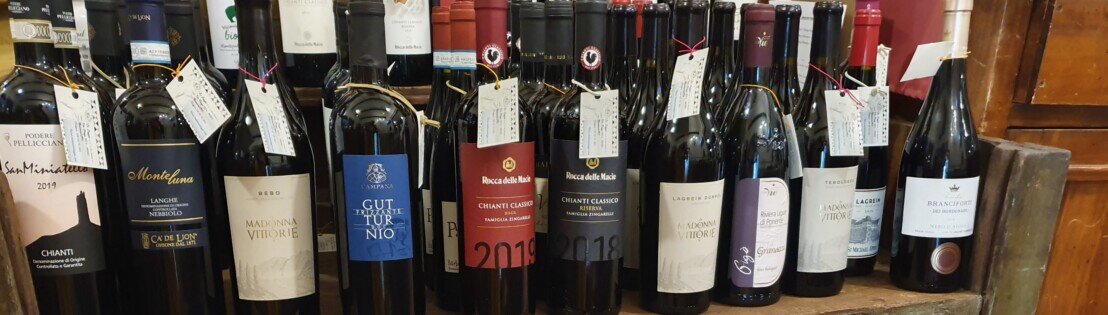 vini rossi trattoria la loggia vini esposti alla trattoria la loggia di beverino